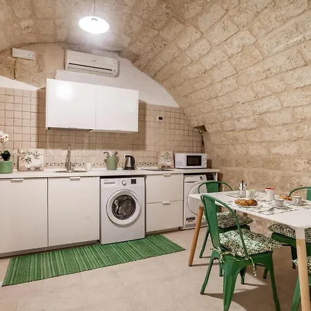 Guesthost - La Pergola In The Heart Of * Bari