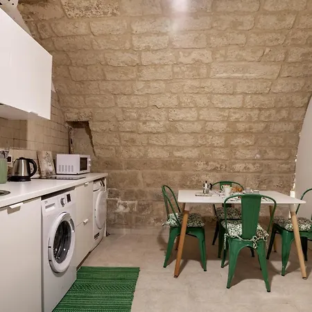 Guesthost - La Pergola In The Heart Of