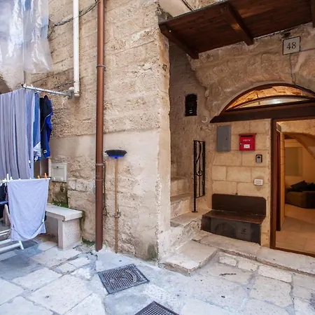 Guesthost - La Pergola In The Heart Of