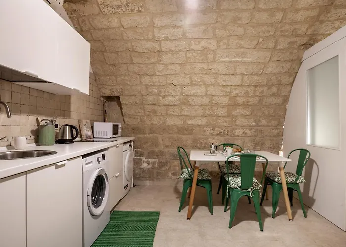 Guesthost - La Pergola In The Heart Of